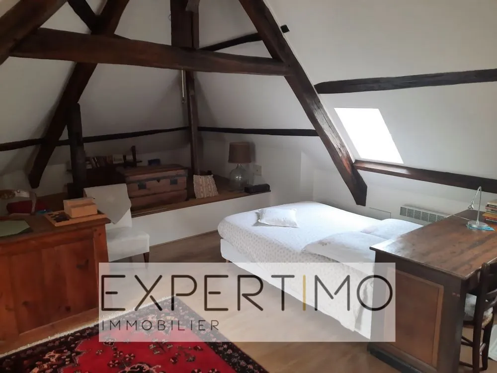 Charmante maison de village à Semur en Vallon, 120 m² avec dépendances et terrain paysagé 