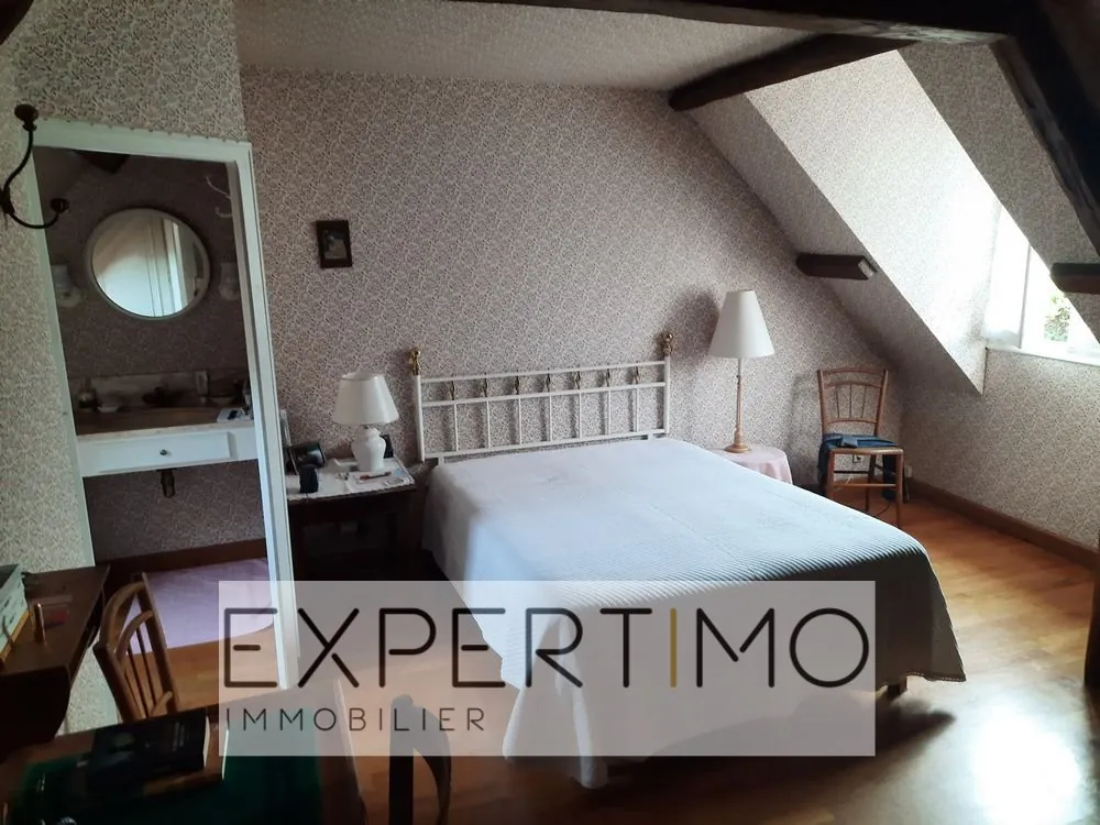 Charmante maison de village à Semur en Vallon, 120 m² avec dépendances et terrain paysagé 