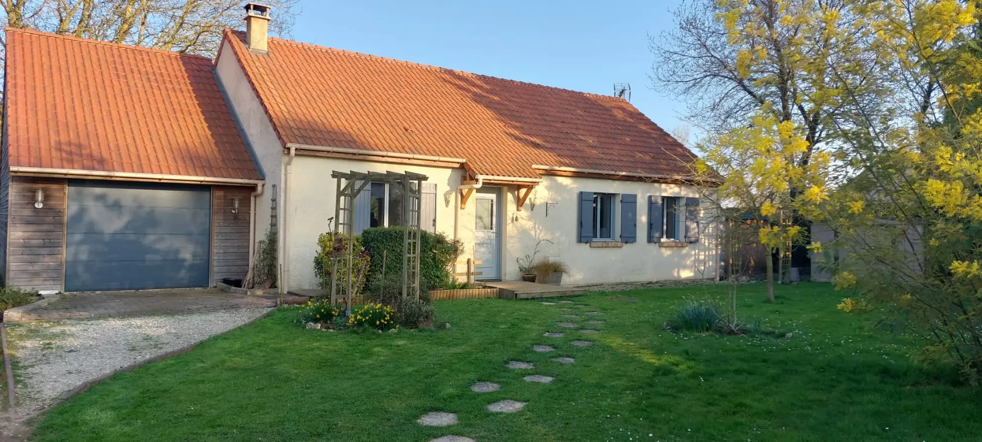 Maison de plain-pied à Mérobert (91) proche gare RER C, jardin et tranquillité 