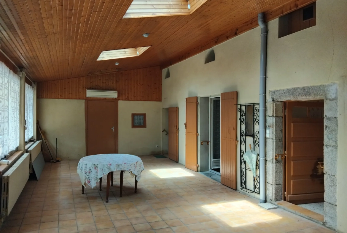Maison de plain-pied à vendre à Castres, secteur Travet avec jardin et garage 
