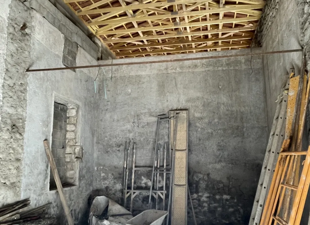 Immeuble de 125m² avec permis purgé à Boisseron, idéal pour investissement ou projet personnalisé 