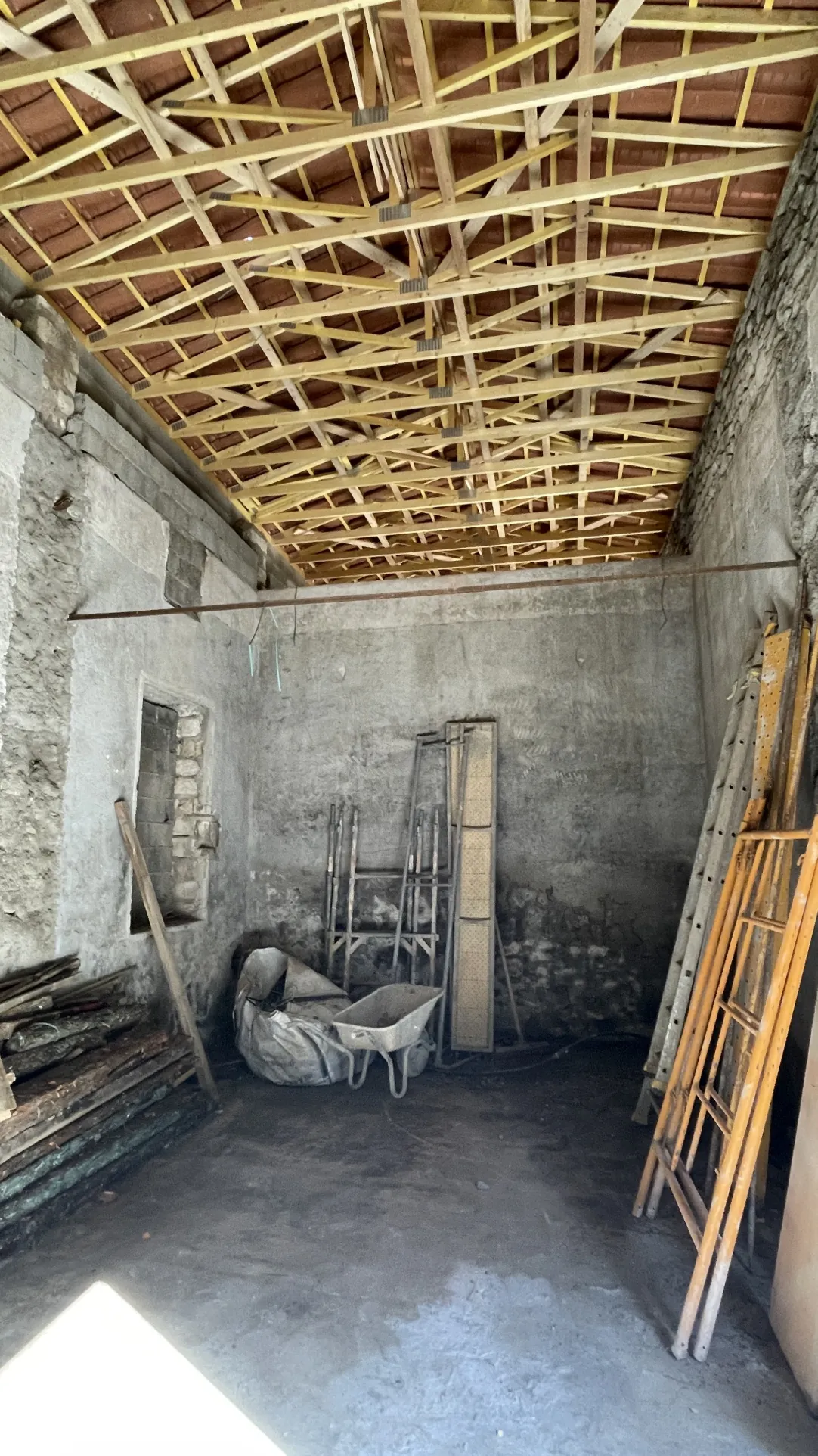 Immeuble de 125m² avec permis purgé à Boisseron, idéal pour investissement ou projet personnalisé 