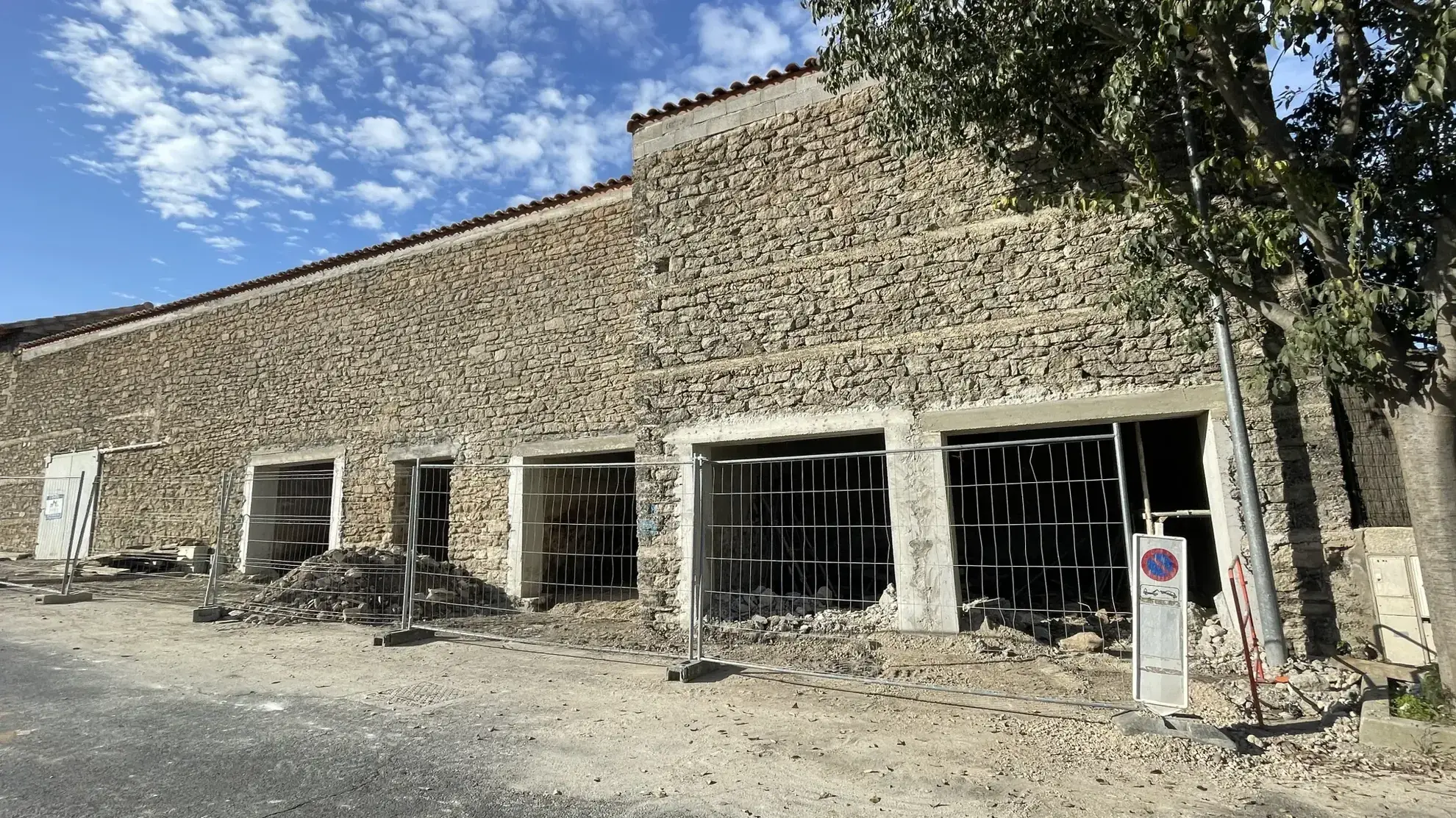 Immeuble de 125m² avec permis purgé à Boisseron, idéal pour investissement ou projet personnalisé 