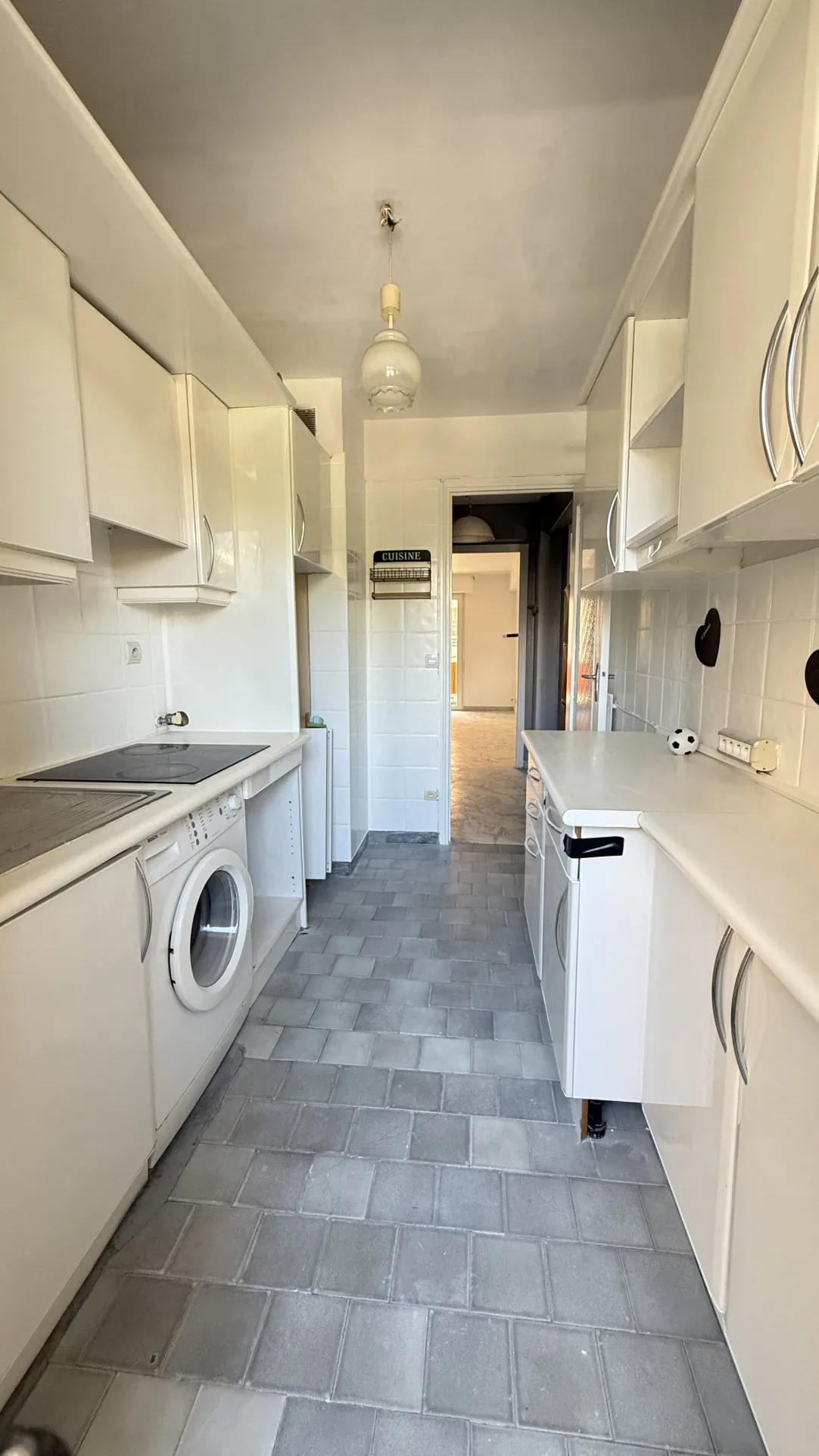 Bel appartement 3 pièces avec terrasse, cave et parking au Cannet 