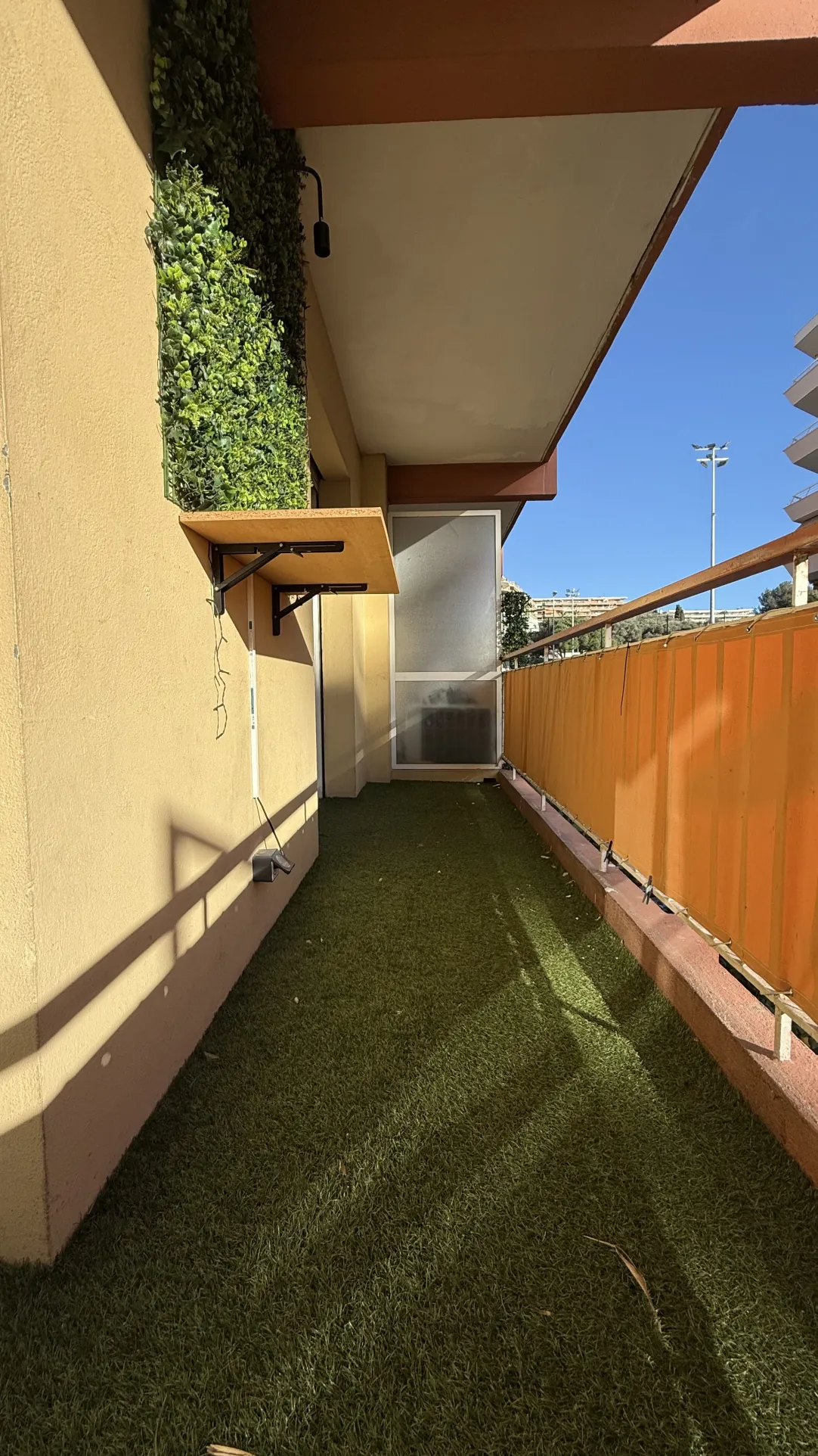 Bel appartement 3 pièces avec terrasse, cave et parking au Cannet 