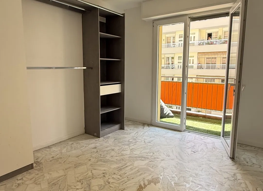 Bel appartement 3 pièces avec terrasse, cave et parking au Cannet 