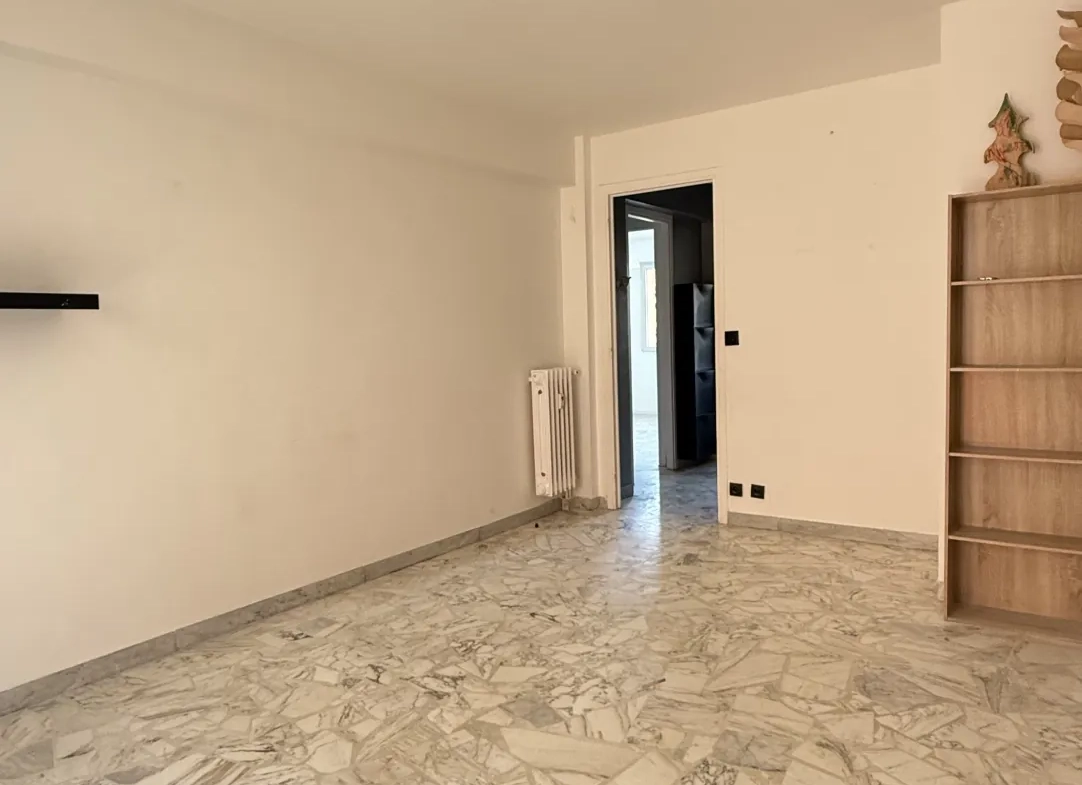 Bel appartement 3 pièces avec terrasse, cave et parking au Cannet 