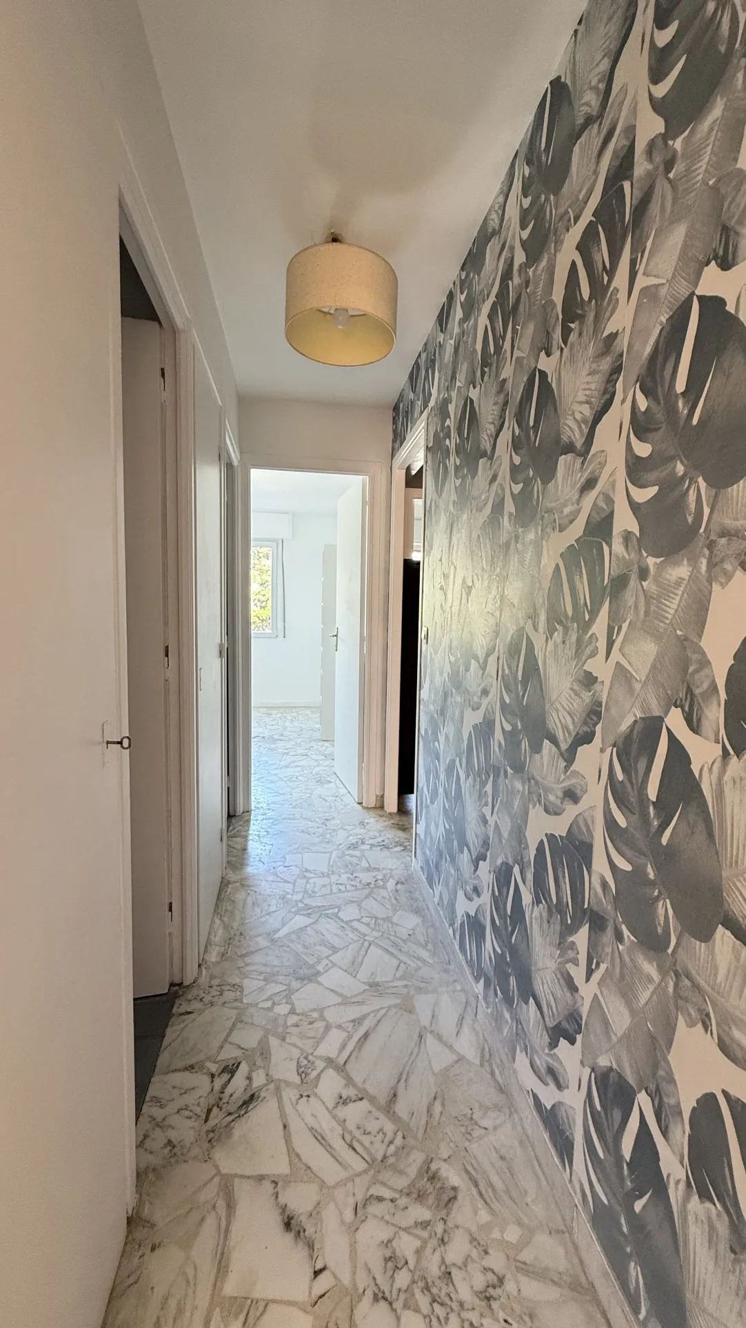 Bel appartement 3 pièces avec terrasse, cave et parking au Cannet 