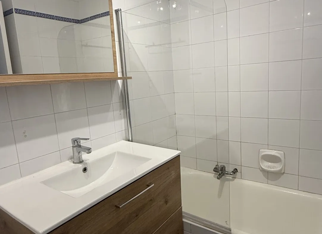 Bel appartement 3 pièces avec terrasse, cave et parking au Cannet 