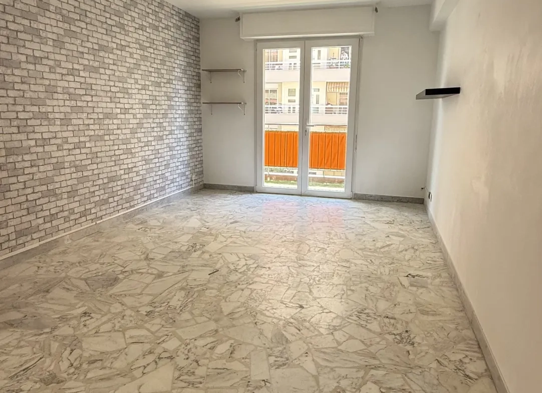 Bel appartement 3 pièces avec terrasse, cave et parking au Cannet 