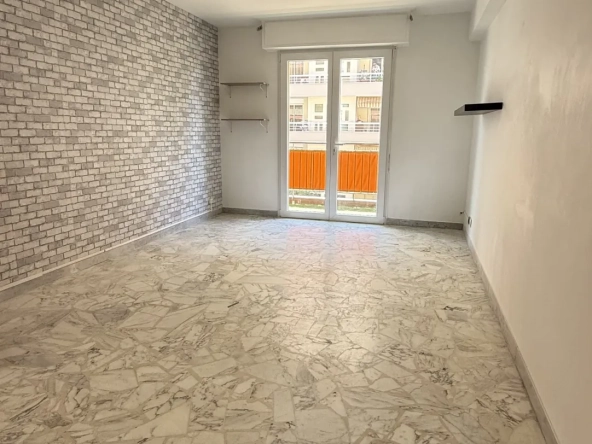 Appartement 3 pièces au Cannet avec terrasse, cave et parking privé