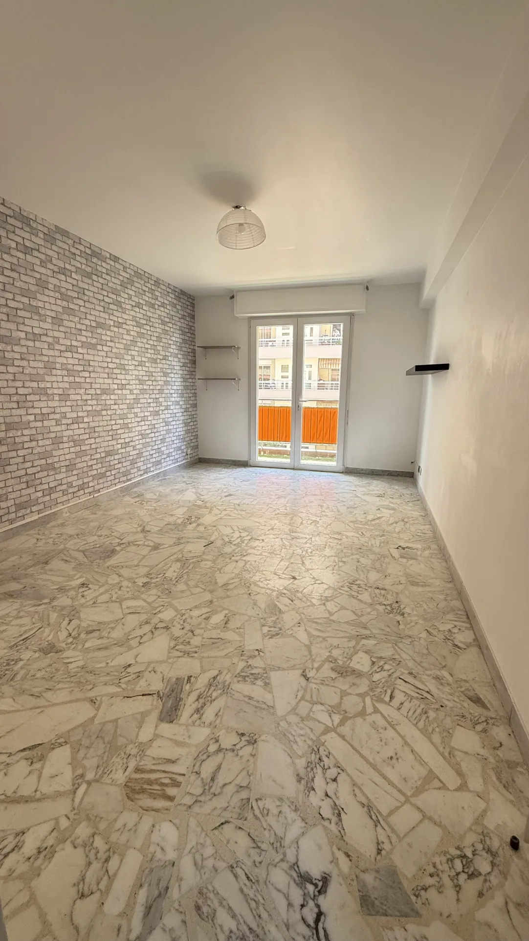 Bel appartement 3 pièces avec terrasse, cave et parking au Cannet 