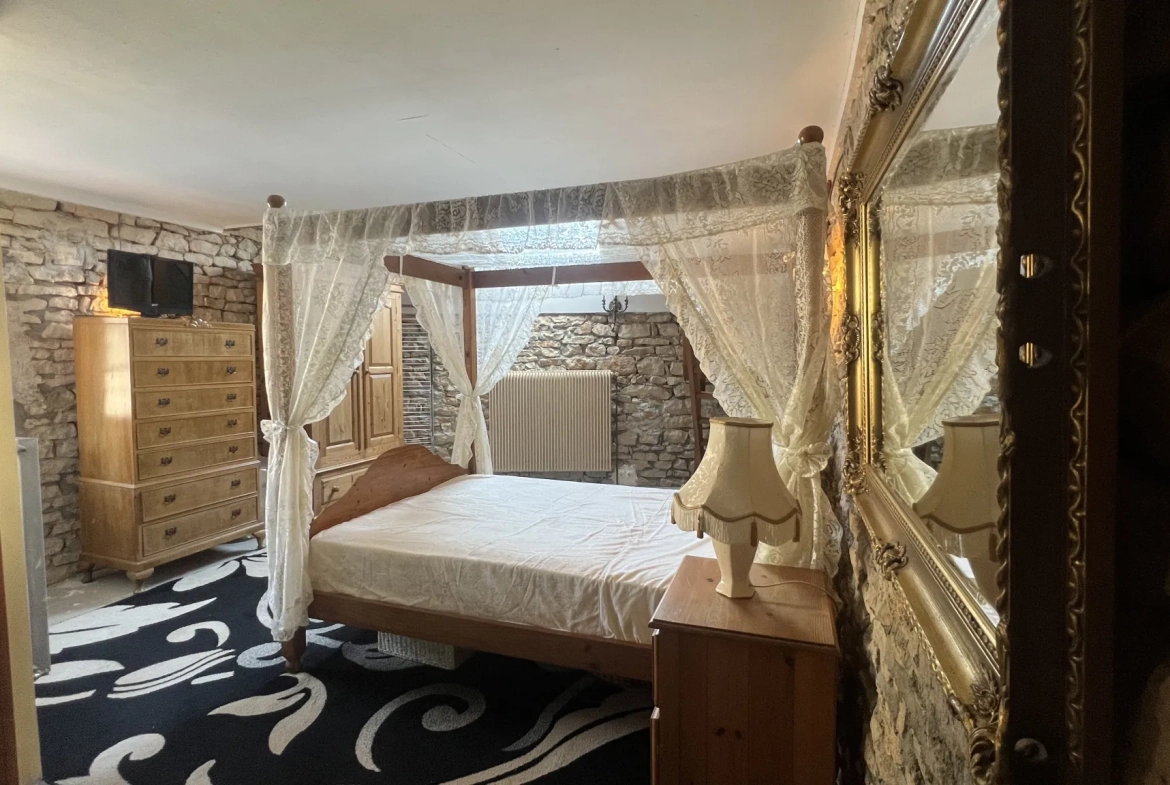 Belle maison avec vue imprenable sur le Vézelien à Chamoux 