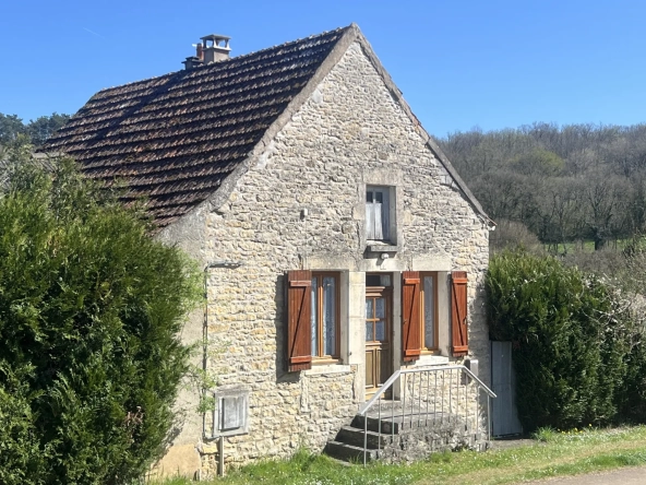 Belle maison avec vue imprenable sur le Vézelien à Chamoux