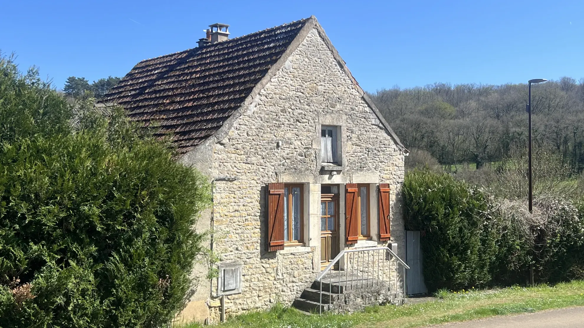 Belle maison avec vue imprenable sur le Vézelien à Chamoux 