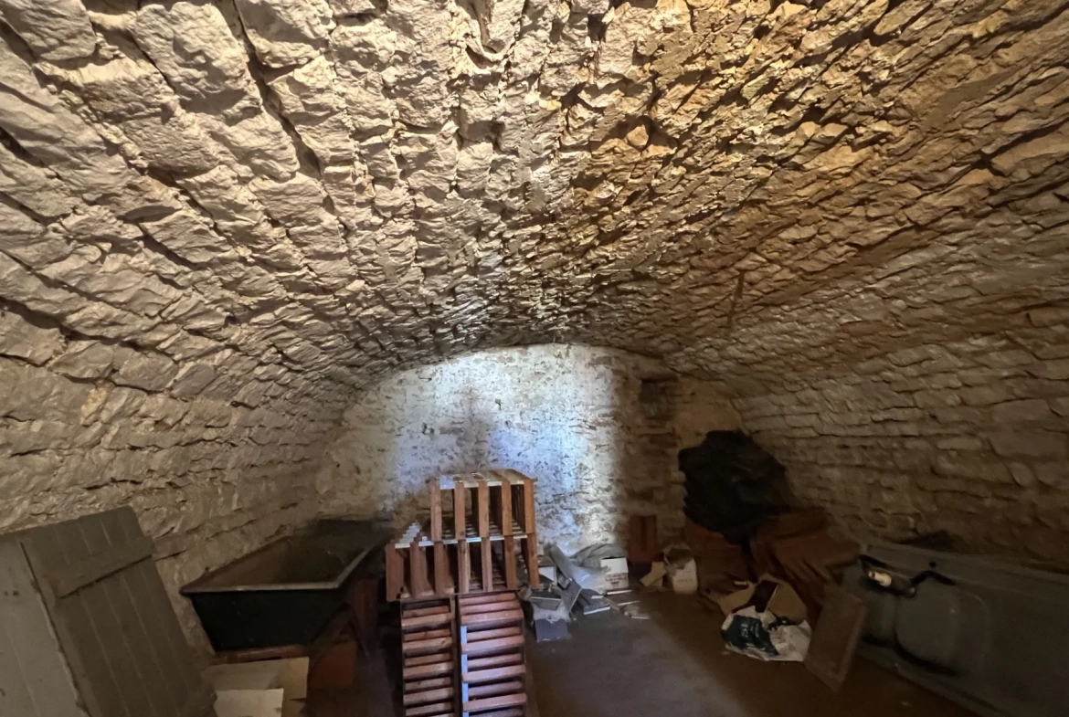 Belle maison avec vue imprenable sur le Vézelien à Chamoux 