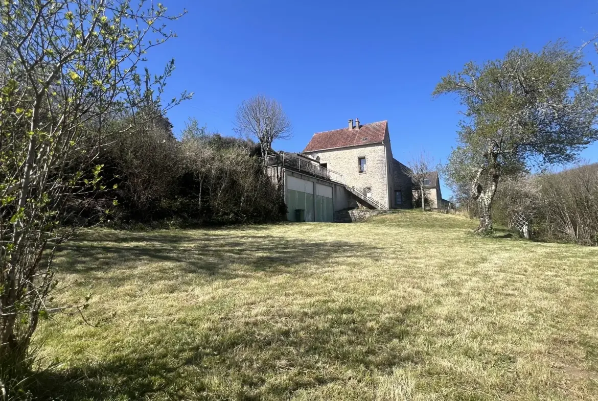 Belle maison avec vue imprenable sur le Vézelien à Chamoux 
