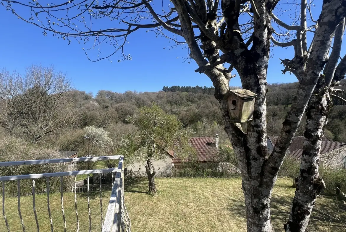 Belle maison avec vue imprenable sur le Vézelien à Chamoux 