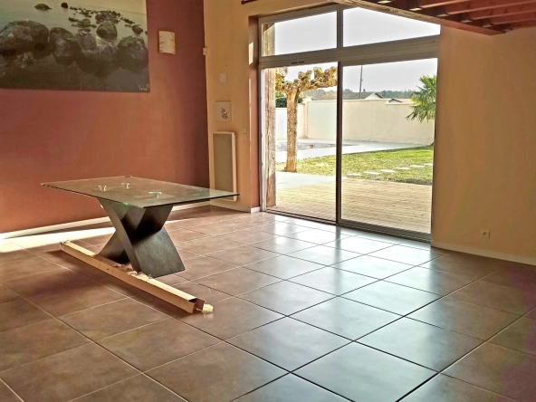 Maison en pierre avec piscine à Bazas - Spacieuse et rénovée 