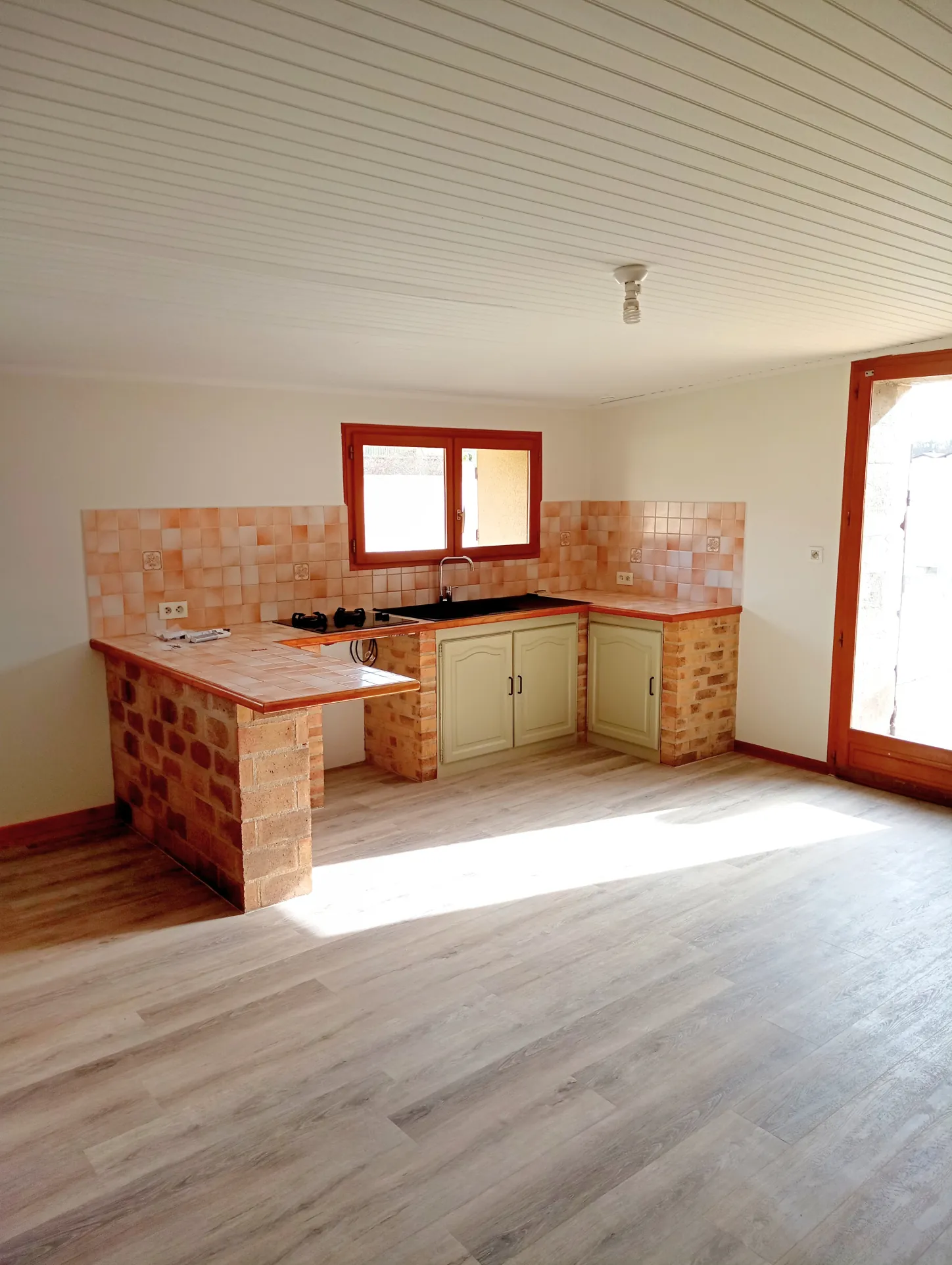 Maison en pierre avec piscine à Bazas - Spacieuse et rénovée 