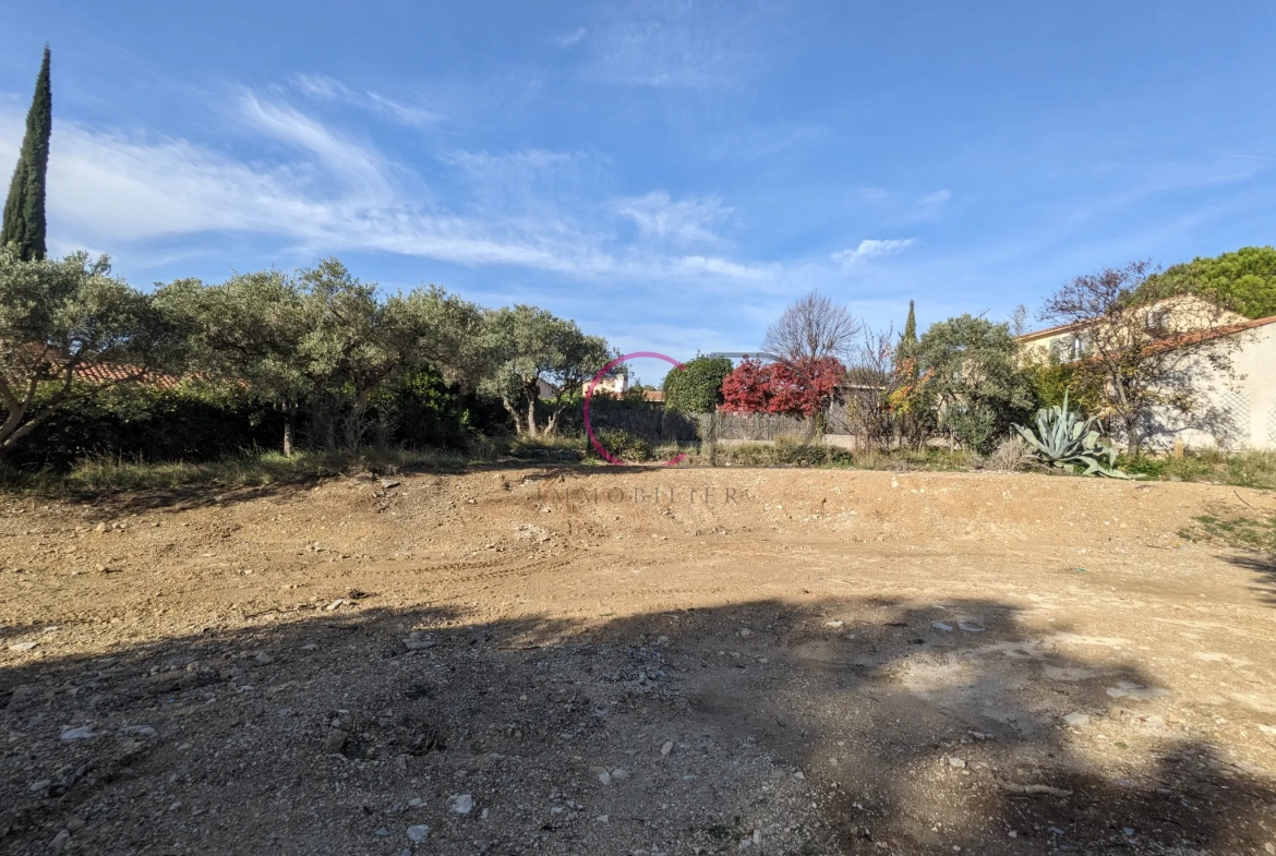 Terrain constructible de 455 m² à Velaux - Vue dégagée et emplacement privilégié 