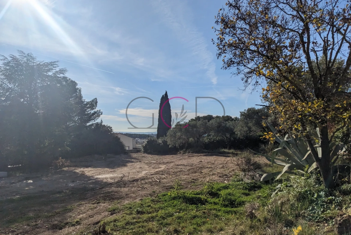 Terrain constructible de 455 m² à Velaux - Vue dégagée et emplacement privilégié 
