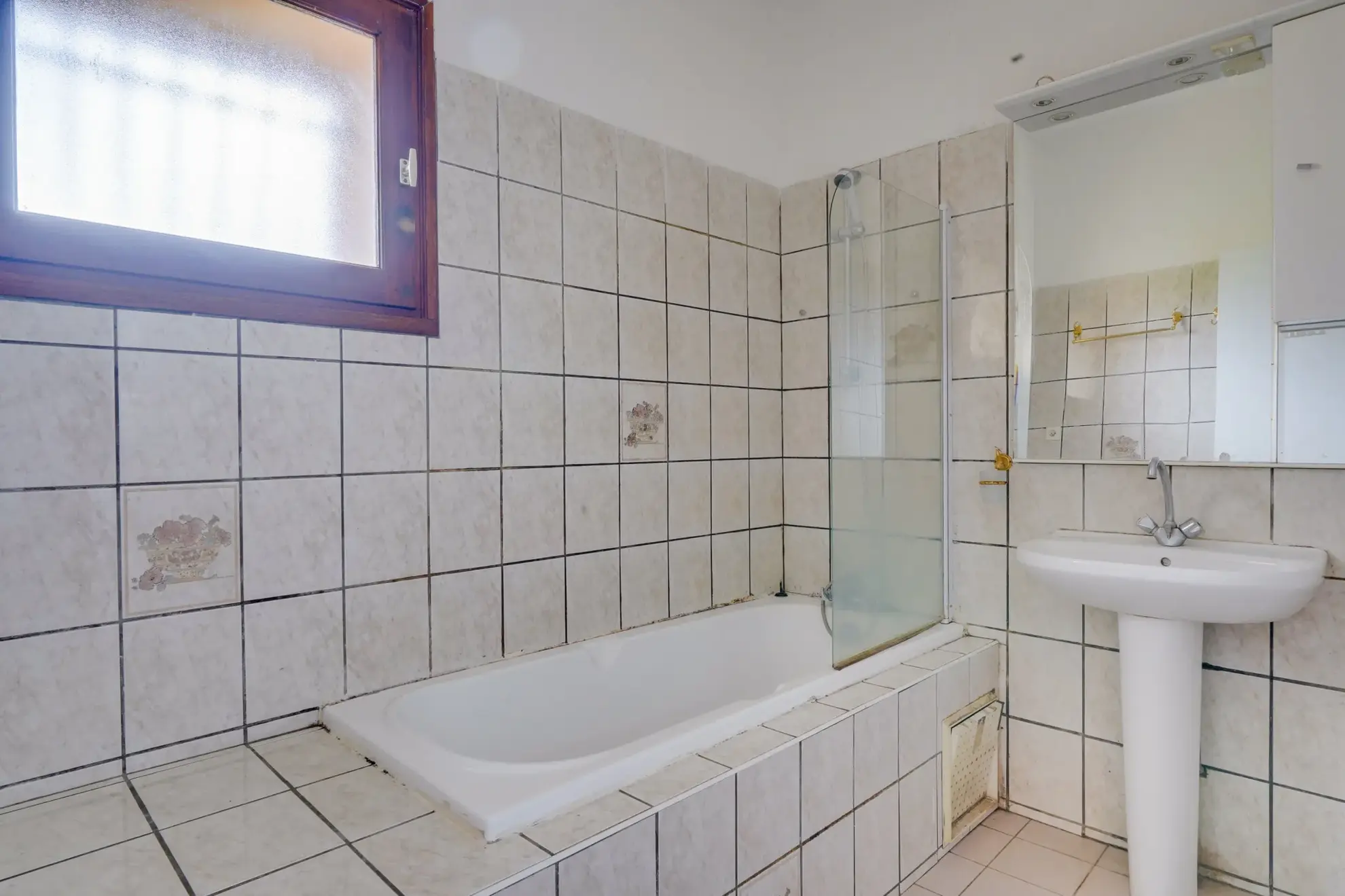 Maison en pierre de 106m² avec garage, dépendances et jardin à Cars 