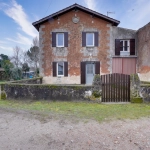 Maison en pierre de 106m² avec garage, dépendances et jardin à Cars