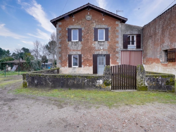 Maison en pierre de 106m² avec garage, dépendances et jardin à Cars