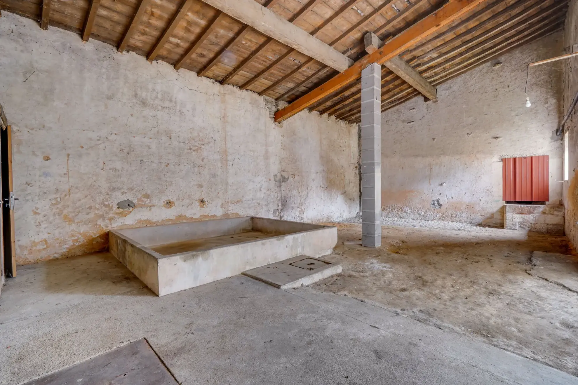 Maison en pierre de 106m² avec garage, dépendances et jardin à Cars 