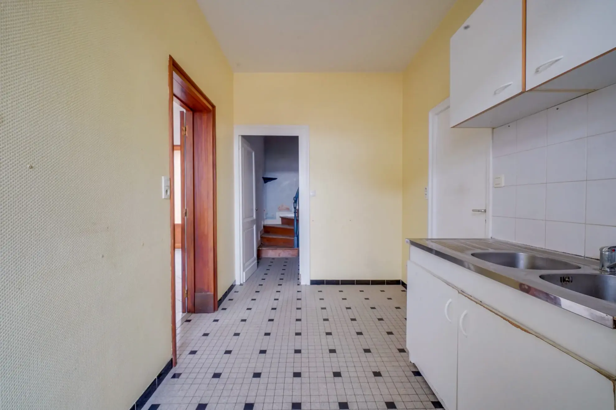 Maison en pierre de 106m² avec garage, dépendances et jardin à Cars 