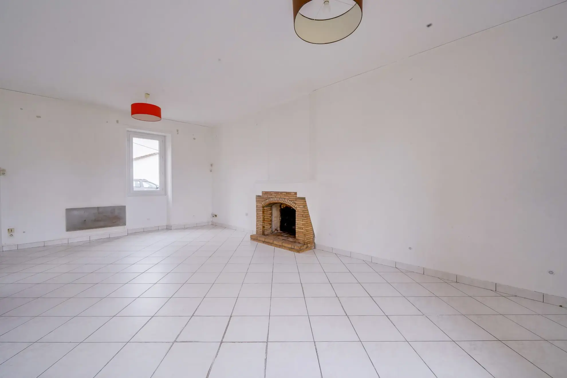 Maison en pierre de 106m² avec garage, dépendances et jardin à Cars 