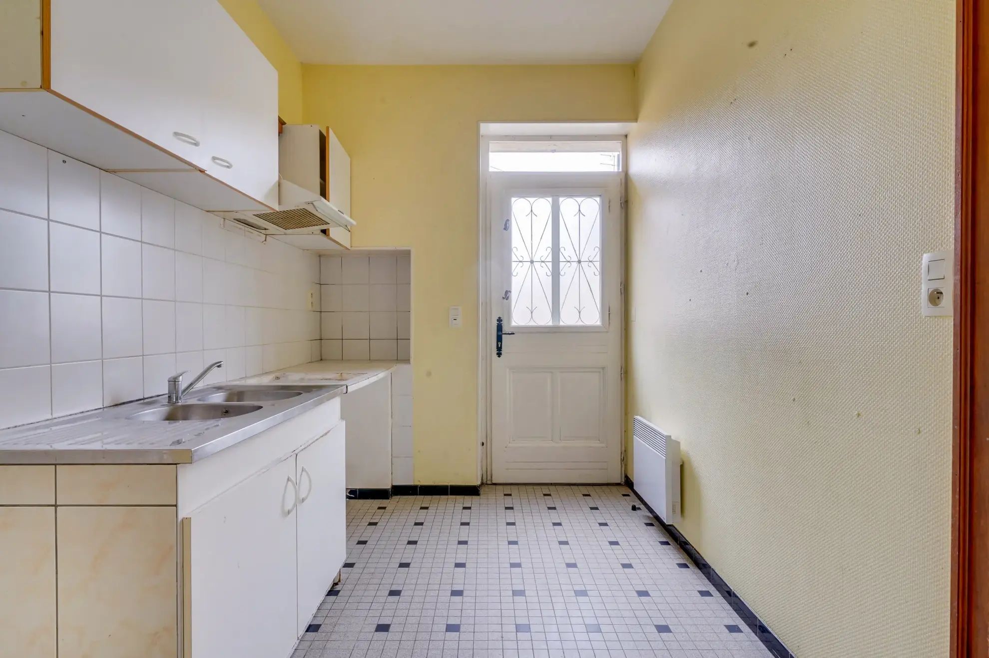 Maison en pierre de 106m² avec garage, dépendances et jardin à Cars 