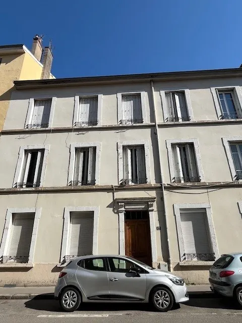 Appartement 2 pièces avec cachet à Villeurbanne, proche Montchat et tramway 