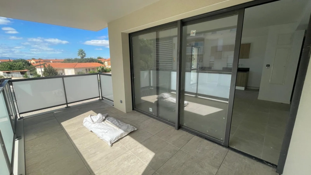 Appartement T2 moderne à Elne avec terrasse et stationnement en vente