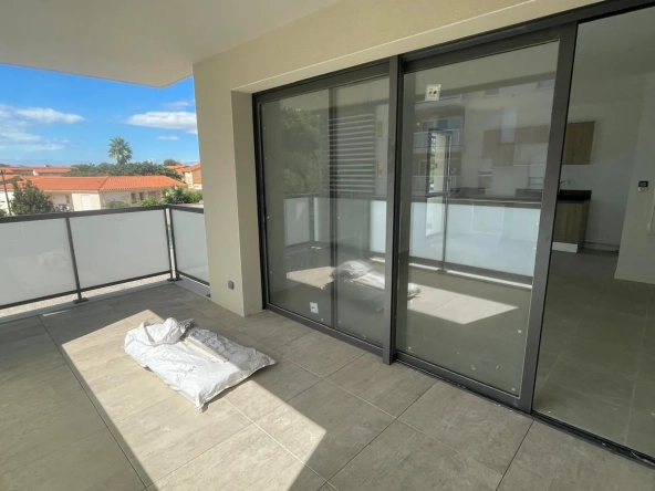 Appartement T2 moderne à Elne avec terrasse et stationnement en vente
