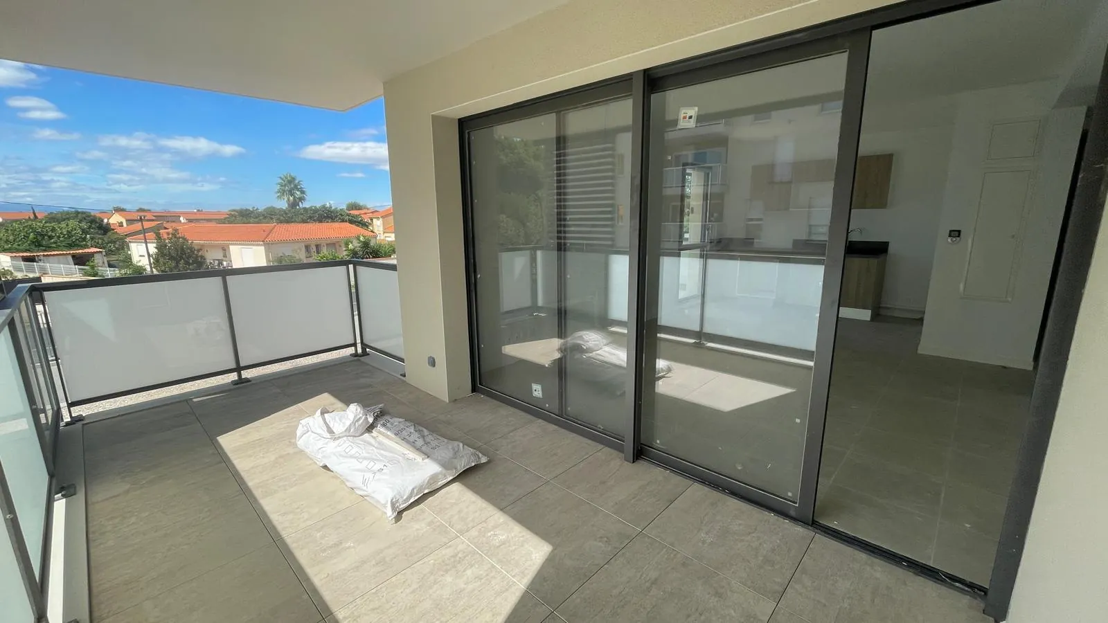 Appartement T2 moderne à Elne avec terrasse et stationnement en vente 