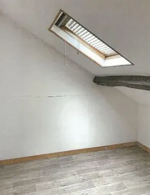 Villa de 105 m² avec 3 chambres et grand jardin à Laas - Achat sécurisé 