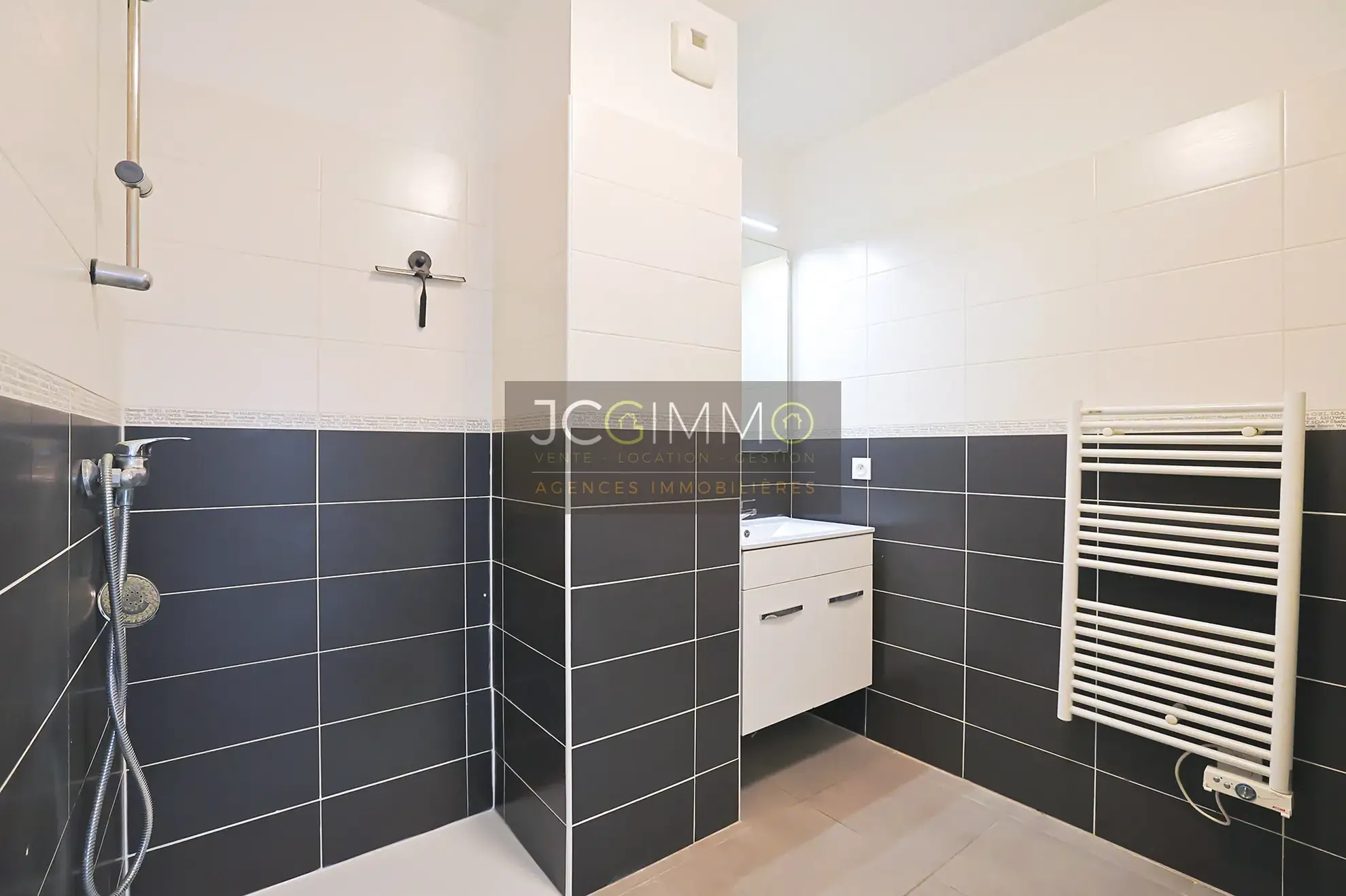Appartement T3 avec terrasse et garage dans résidence récente à La Valette du Var 
