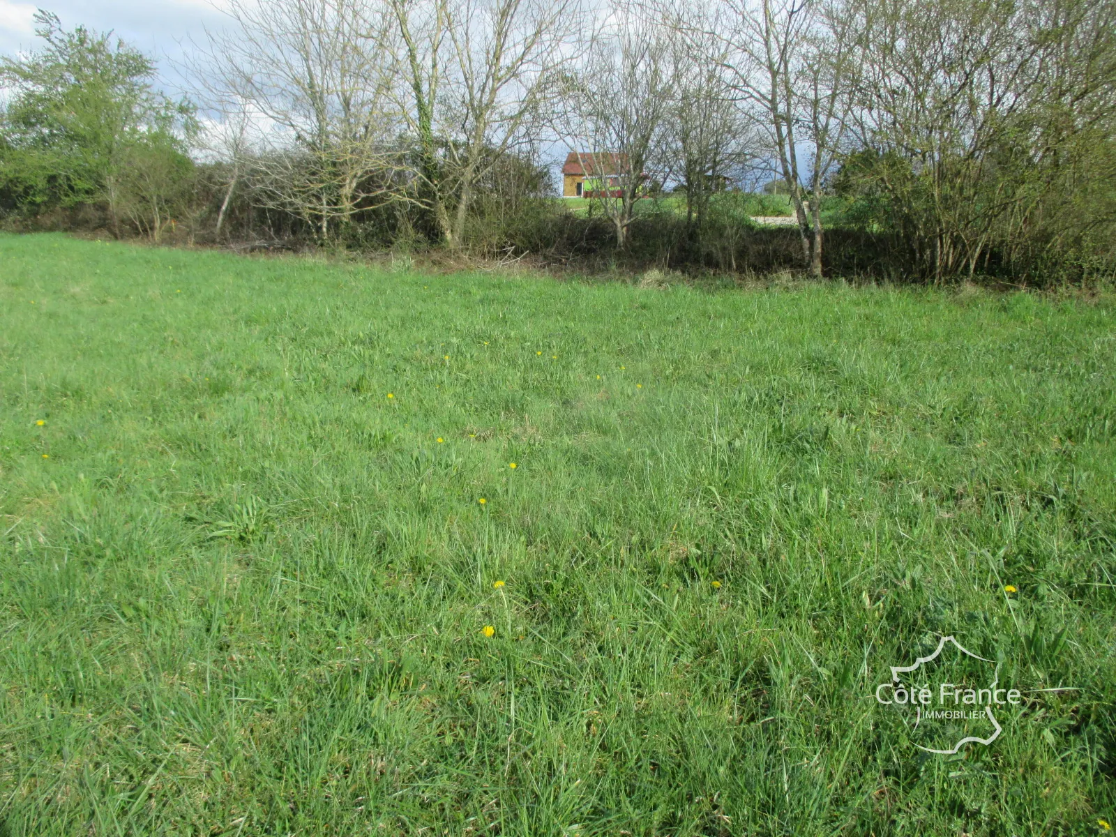 Terrain à bâtir de 3200 m² à Belvès en Dordogne, vue dégagée, divisible 