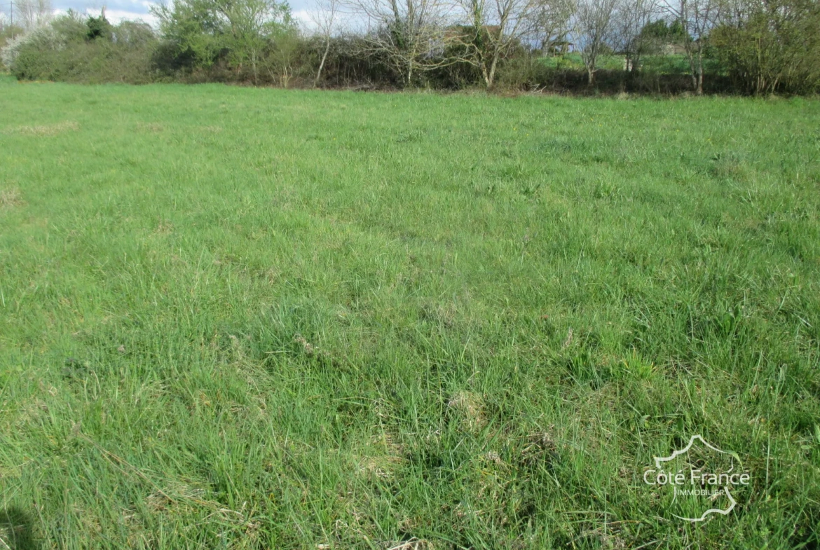 Terrain à bâtir de 3200 m² à Belvès en Dordogne, vue dégagée, divisible 