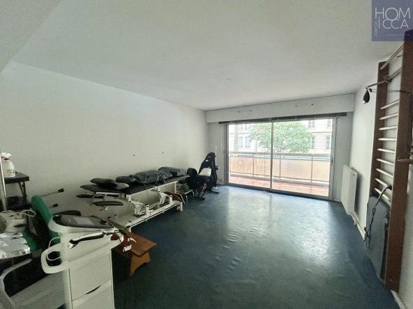 Appartement de 59m² à Lyon 7ème avec 2 Balcons, Ascenseur et Potentiel de Rénovation 