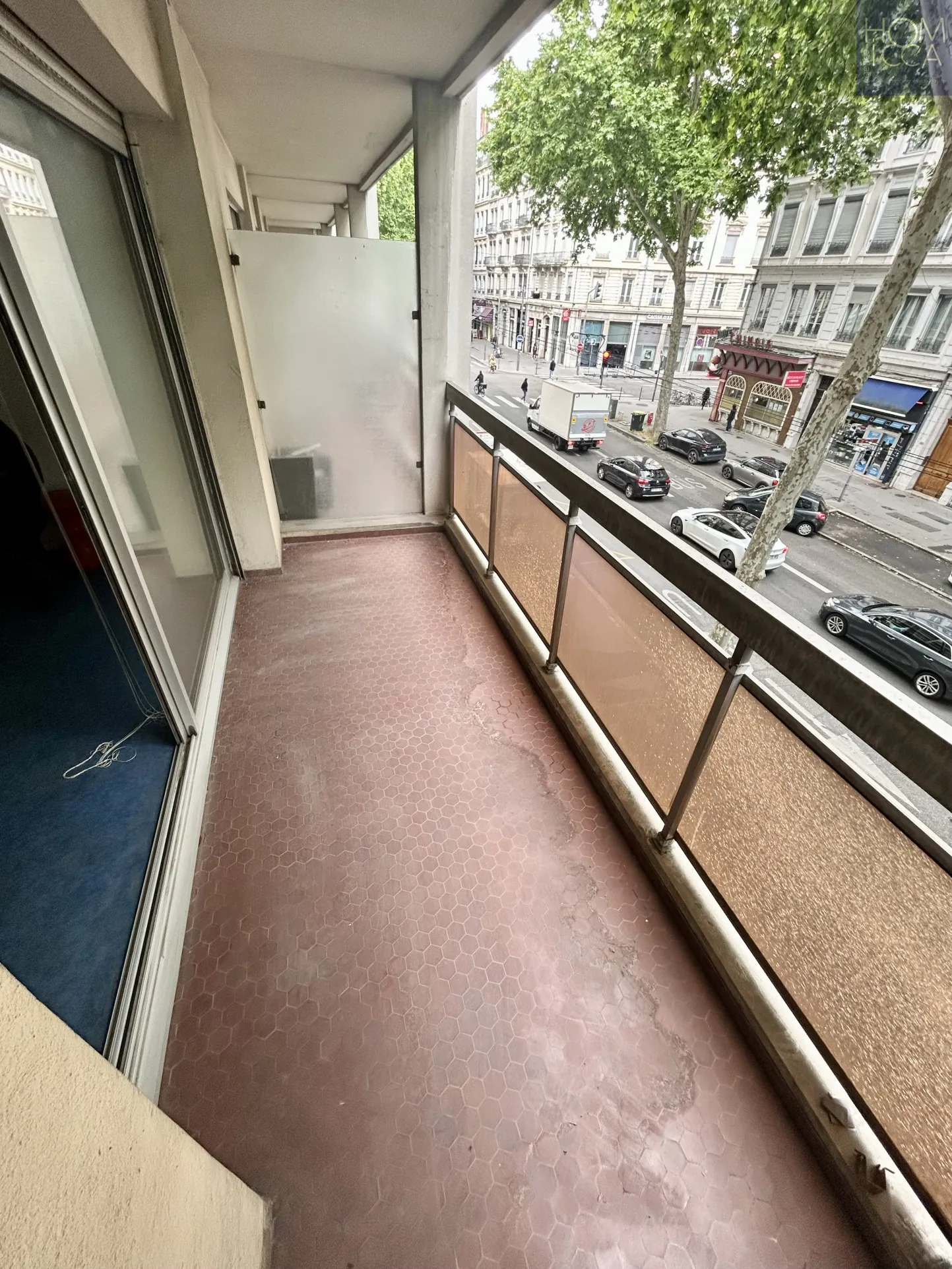 Appartement de 59m² à Lyon 7ème avec 2 Balcons, Ascenseur et Potentiel de Rénovation 