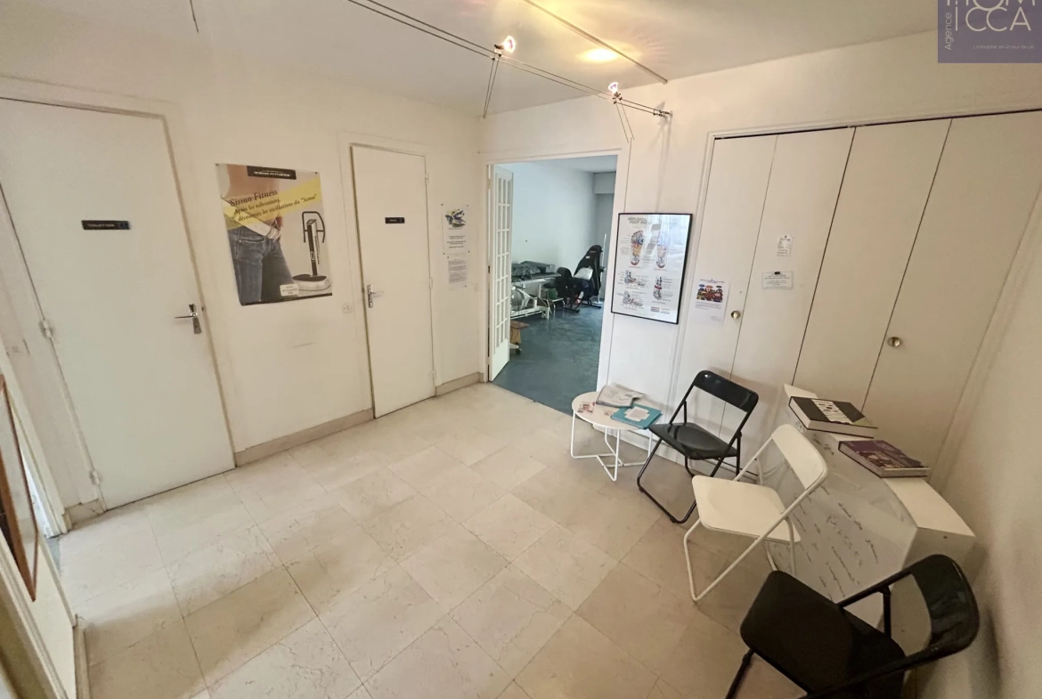 Appartement de 59m² à Lyon 7ème avec 2 Balcons, Ascenseur et Potentiel de Rénovation 
