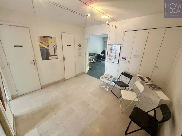 Appartement de 59m² à Lyon 7ème avec 2 Balcons, Ascenseur et Potentiel de Rénovation 