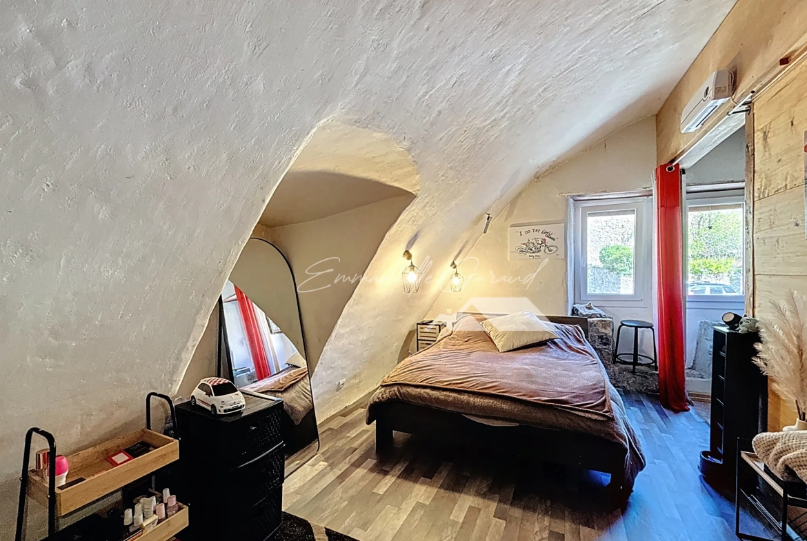 Maison de village à Paulhe avec grand garage, rénovation récente et authenticité assurée 
