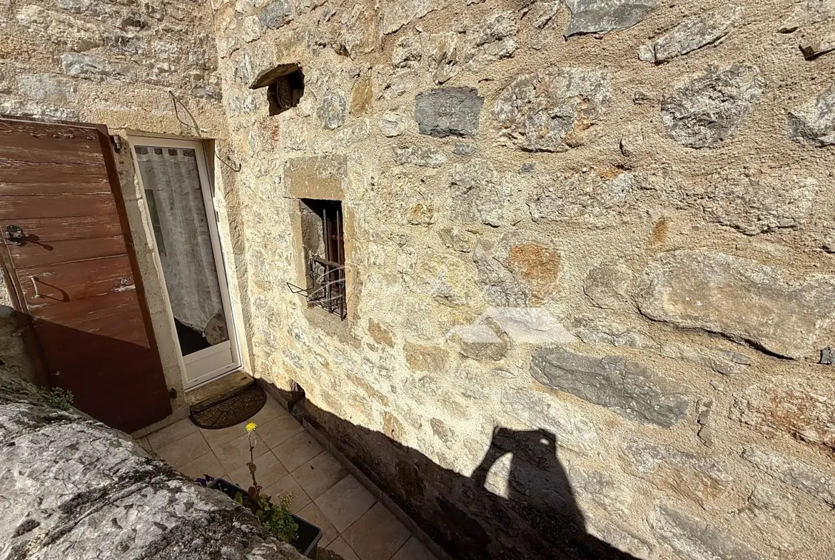 Maison de village à Paulhe avec grand garage, rénovation récente et authenticité assurée 