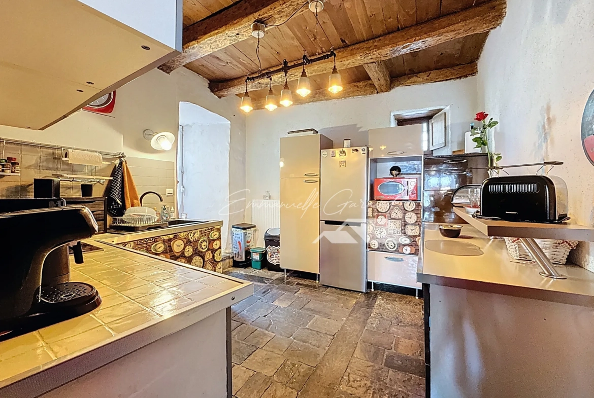 Maison de village à Paulhe avec grand garage, rénovation récente et authenticité assurée 