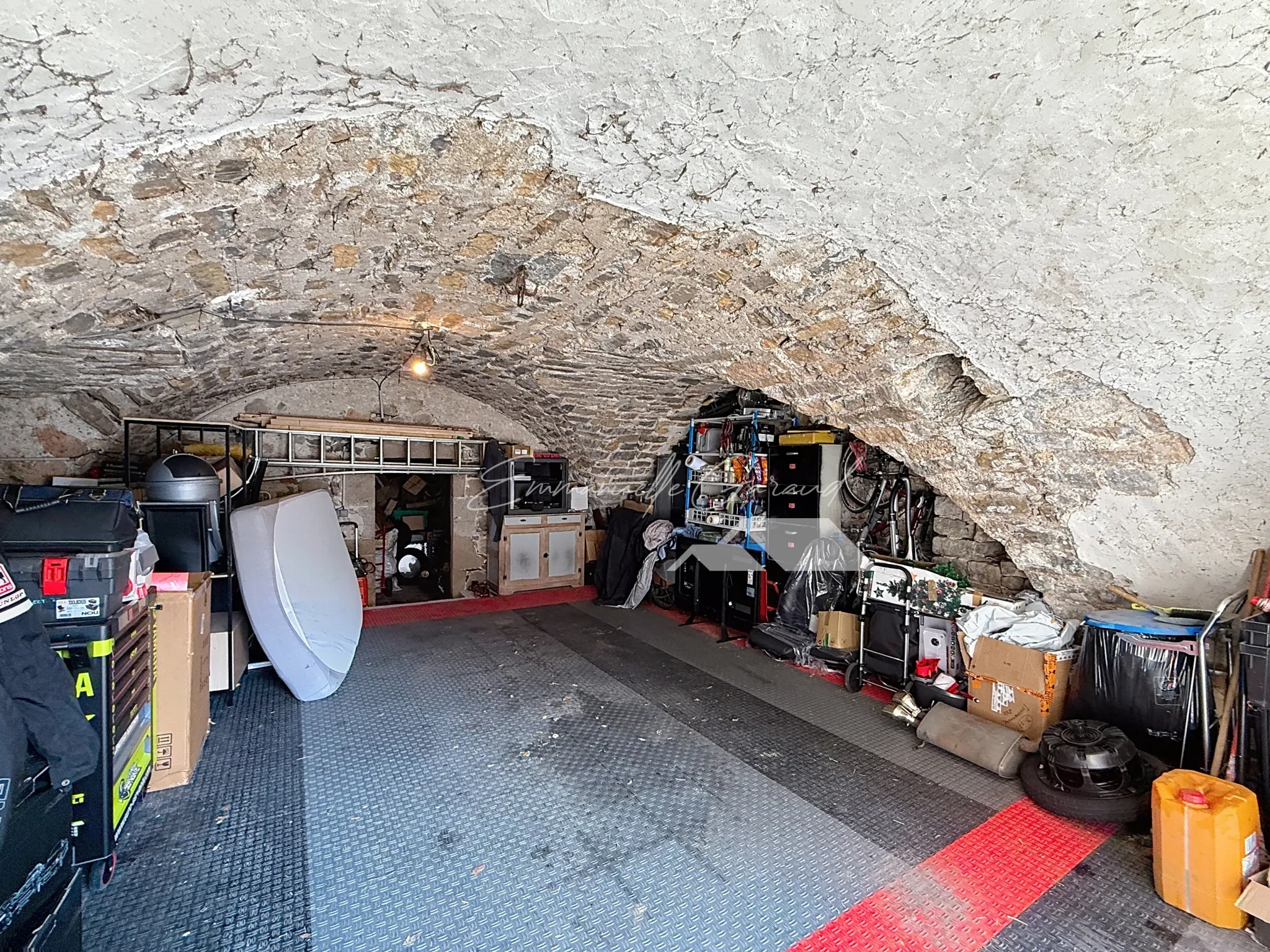 Maison de village à Paulhe avec grand garage, rénovation récente et authenticité assurée 