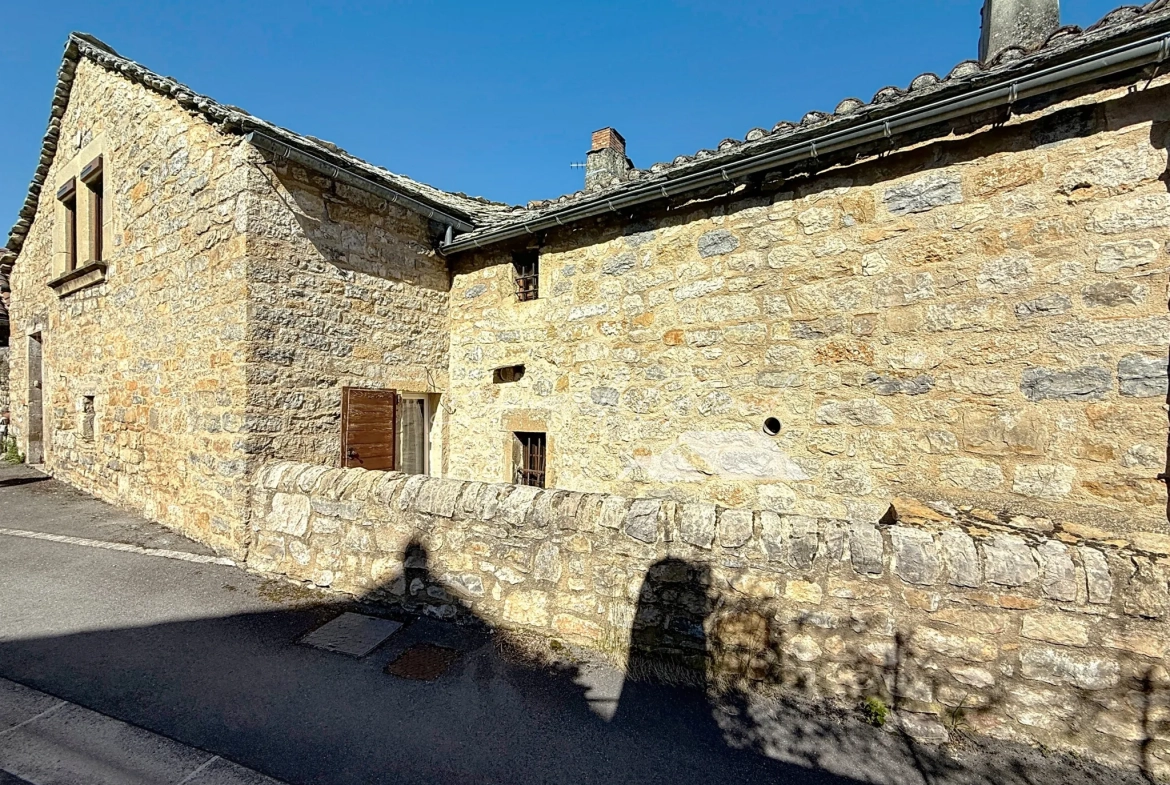 Maison de village à Paulhe avec grand garage, rénovation récente et authenticité assurée 